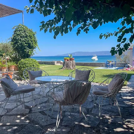 Beachfront Family إريتريا